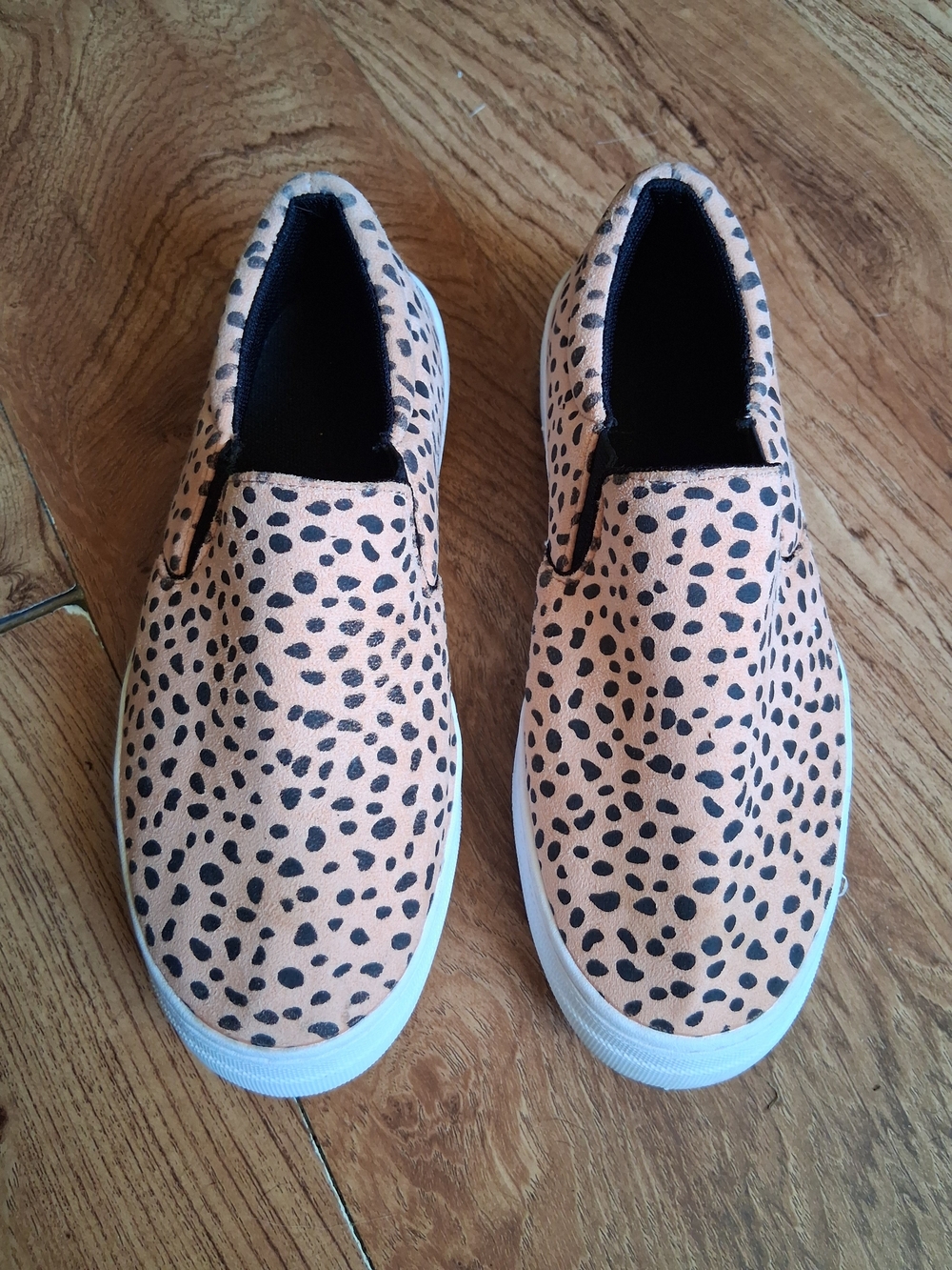 Source Unknown Peach Slip-On Moccasins with Black Spot Print